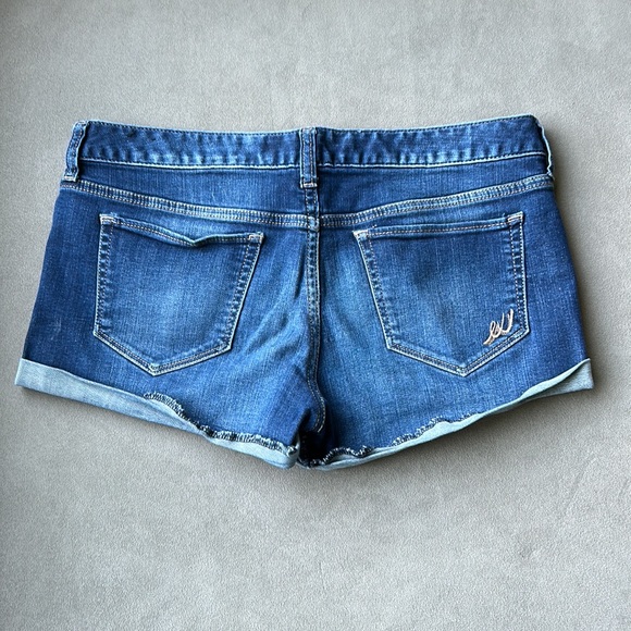 Express cuffed jean shorts size 6 B42 - Picture 2 of 10